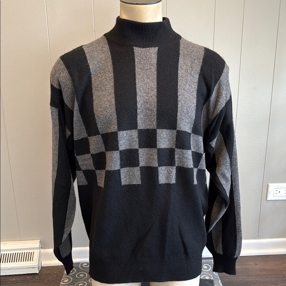 Neiman Marcus Exclusive Men's XL Black and Gray Cashmere Striped Sweater - Picture 1 of 4